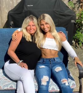 Carriejune_Anne_Bowlby_with_her_mom