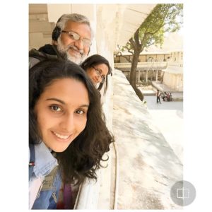 Janaki_Omkumar_with_her_Parents