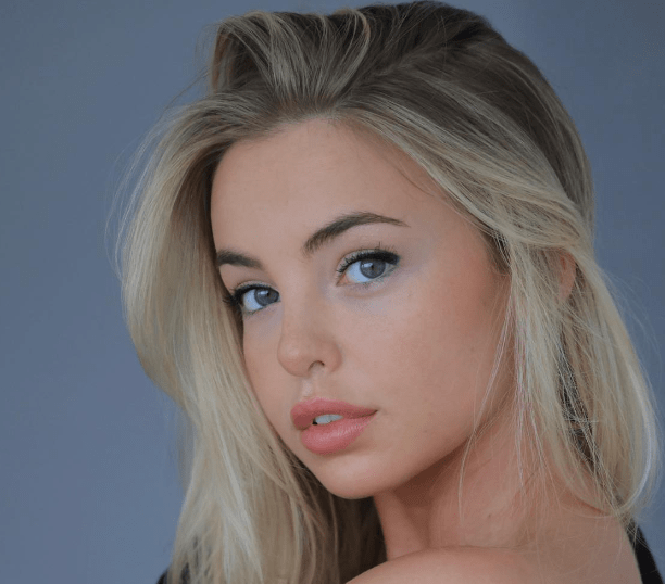 Emma Kotos Model Biography Net Worth 2023 Instagram Career