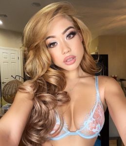 Mimi Jade With Golden Hairs