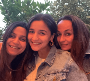 Alia Bhatt With Her SIster And Mother