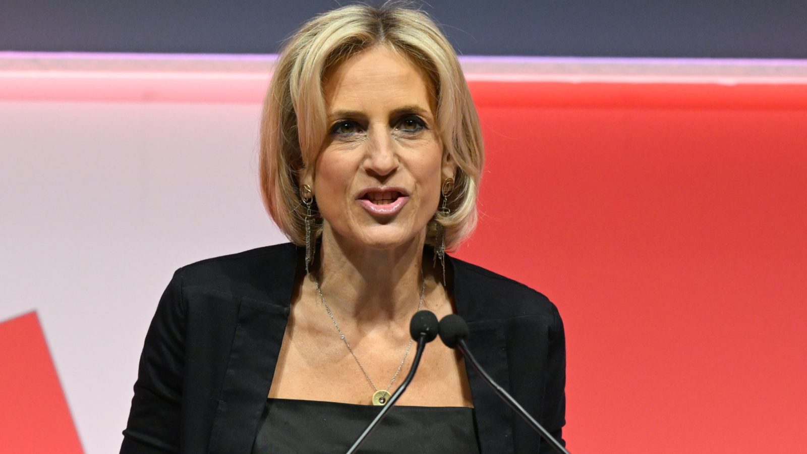 Emily Maitlis Who Is She Why Is Bbc Presenter Emily Maitlis Leaving Newsnight New Lbc Podcast 8200