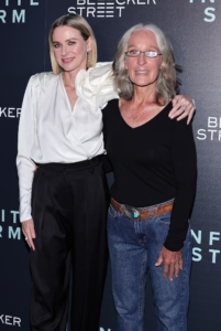 Naomi Watts with veteran hiker Pam Bales  Who Is Pam Bales From The Movie Inifinite Storm? Facts About The Character Story Naomi Watts With Veteran Hiker Pam Bales 201x300
