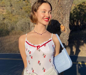 Who Is Iris Apatow? Wiki And Bio Of Leslie Mann&#8217;s Daughter Iris Apatow 300x260